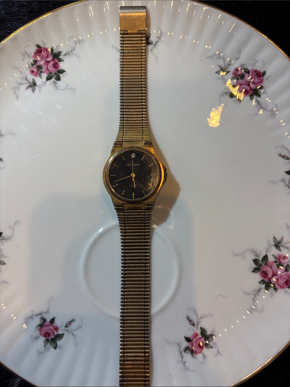 Gold-Tone Men's Watch with Black Dial and Expandable Bracelet